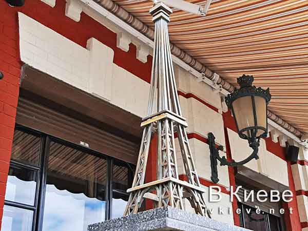 Эйфелева башня на Андреевском спуске в Киеве