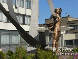 Памятник Нестерову в Киеве. Мертвая петля